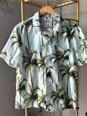 Free Planet Mint Green Palm Tree Hawaiian tropical Button-Down Shirt size M